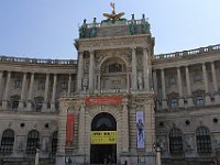 Hofburg i Wien. Slottet var den kejserlige østrigske residens. Fra 1438 til omkring 1580 var den residens for kejseren af det tysk-romerske rige, og til 1918 residens for kejseren af Østrig.