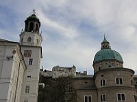 Domkirken i Salzburg med Festung HoheSalzburg i baggrunden