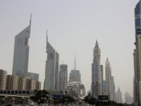 View ned af Sheikh Zayed med alle dens skyskraberer