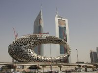 Ja, hvad er det foran Emirates Towers?