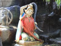 Statue af Phra Mae Thorani - Wat Saket