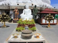 Ved foden af den store Budha på Phuket