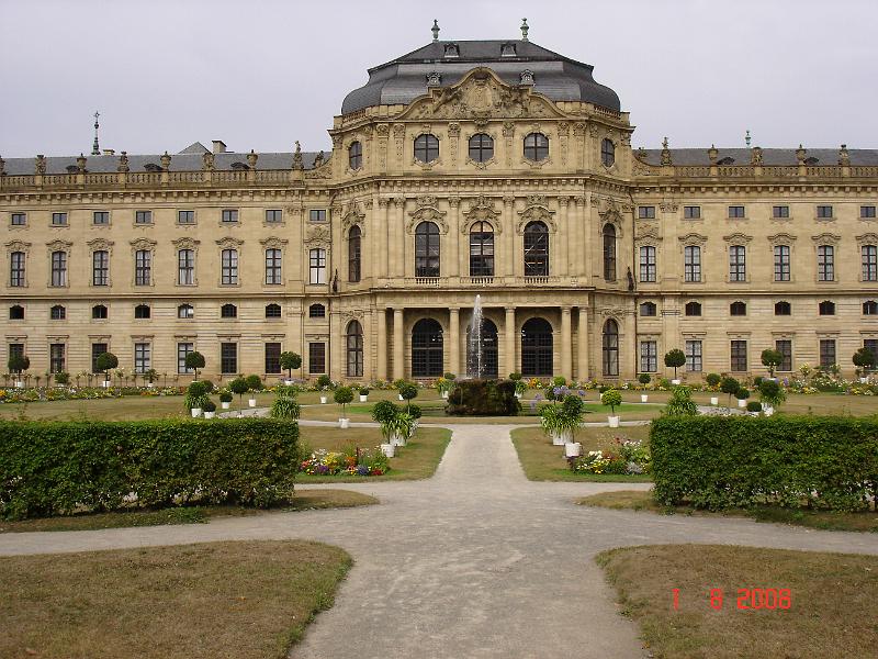 DSC02663.JPG - UNESCO-Weltkulturerbe Residenz (UNESCO's residens for Verdens-kultur-arv). Var tidlige Fyrst Biskopens palads. Hovedværk for barok perioden i sydtyskland. Bygget i årerne 1720-1744 af Balthaser Neumann (Würzburg).
