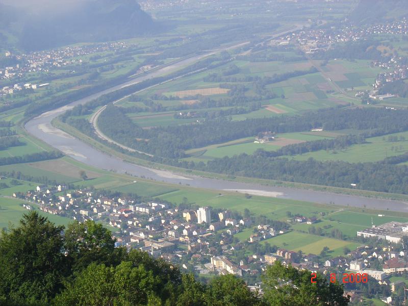 DSC02679.JPG - Udsigten ud over dalen og Rhinen var ikke så ringe enda (Liechtenstein)