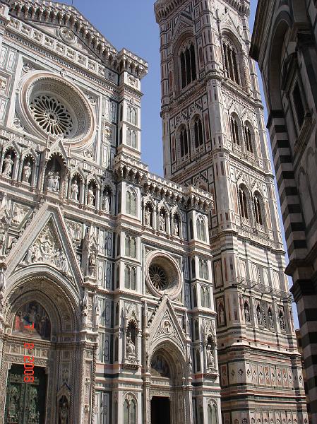 DSC02751.JPG - Brunelleschi's domkirke med Giotto's klokketårn stående ved siden af