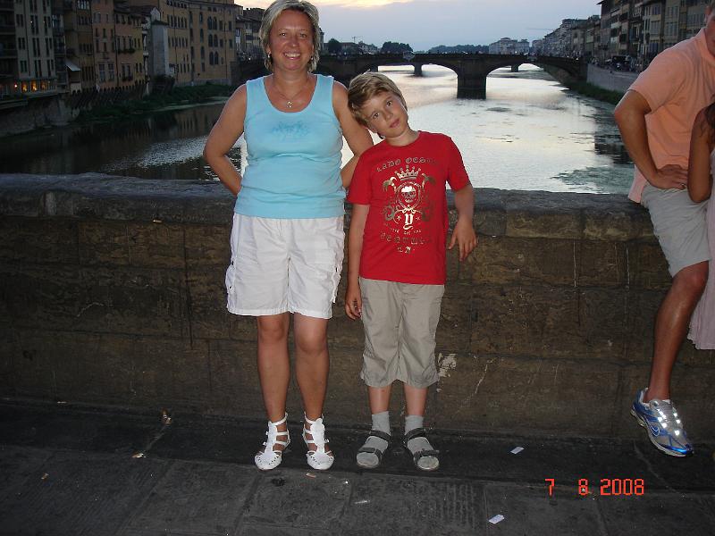 DSC02785.JPG - Irina  og Thomasen på den ældste bro i Firenze - Ponte Vecchio