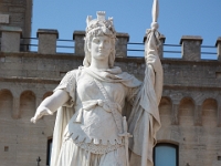 La Statua della Libertà collocata nella Piazza della Libertà a San Marino