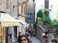Fang på en af de smalle veje i San Marino