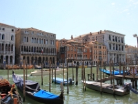 Venedig med dens typiske huse og dens gondoler