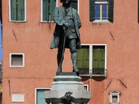 Staue af den italienske skulptør Antonio Dal Zotto
