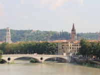 Udsigten fra broen ved Castelvecchio nedover Adige floden