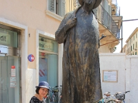 Fang ved monumentet for Roberto Barbarani - Italiensk digter