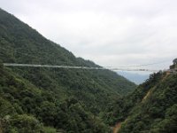 Yunmenshan  glas broen er 316 meter lang og der er 168 meter ned
