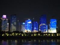 Wuhan by nigth set fra Yangtze floden