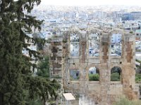 Athen set gennem murerne foran friluftsteatret Herodes Atticus' Odeon