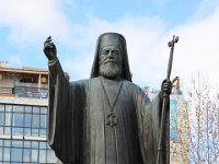 Statue af ærkebiskop Damaskinos Papandreou