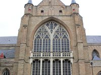 Sint-Salvatorskathedraal som er hovedkirken i  Brügge med statuer af et par helgener som beskyttelse