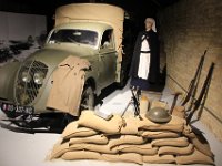 Bil og våben fra starten af anden verdenskrig.