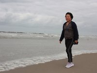Fang i den friske vind på stranden i Dunkerque