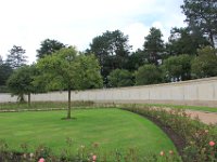 The Normandy American Cemetery and Memorial - muren indeholder navnene på alle faldne.