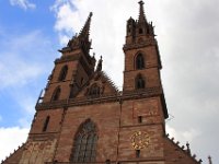 Den oprindelige katedral Basler Münster blev bygget mellem 1019 og 1500 i romansk og gotisk stil.