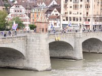 Mittlere Rheinbrücke) er den ældste overgang over Rhinen i Basel. Den er grænsen mellem Hochrhein og Oberrhein.