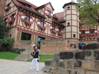 Kejserinden foran sit slot  i Nürnberg