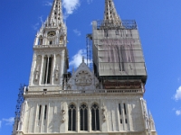 Ketedralen på Kaptol, er romersk-katolsk og ikke kun den næsthøjeste bygning i Kroatien, men også den mest monumentale sakrale bygning i gotisk stil sydøst for Alperne