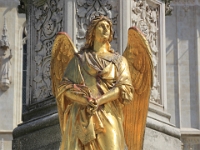 En af englene på monumentet.