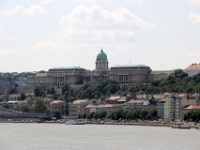 Buda slottet set fra Pest siden. Slottet blev i sin nuværende form bygget til  Maria Theresa Walburga Amalia Christina som styrede de Habsburgske herredømmer fra 1740 indtil hendes ldød i 1780