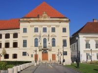 Karmelitterklosteret i Buda er det nuværende sæde for Ungarns premierminister. Klosteret blev bygget i 1736 af karmelitterordenen