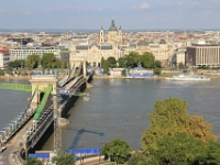 Kædebroen og domkirken set fra Buda slottet.