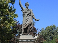 Statue af Sandor Petofi. Sándor Petőfi (1823 – 1849) var en ungarsk poet og en af nøgle figuerne i den ungarske revolution i 1848.
