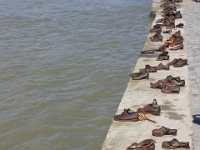 Der var vist nogle som havde stillet skoene (Shoes on the Danube Bank).