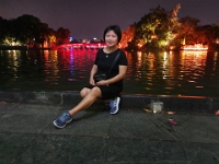 Fang den smukke med Hoàn Kiếm søen i baggrunden i baggrunden