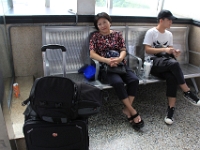 Fang venter på toget til Vietnam i Nanning