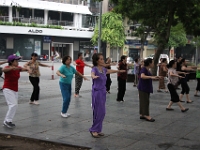 Damerne i gang med morgen gymnastikken - Hanoi