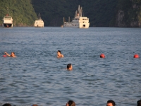 Fang nyder vandet ved Halong Bay