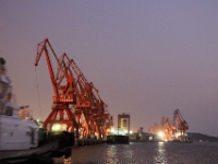 Der vat et par kraner i havnen i Fangchenggang