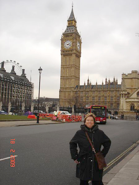 DSC02972.JPG - Fruen på Whitehall med Big Ben i baggrunden