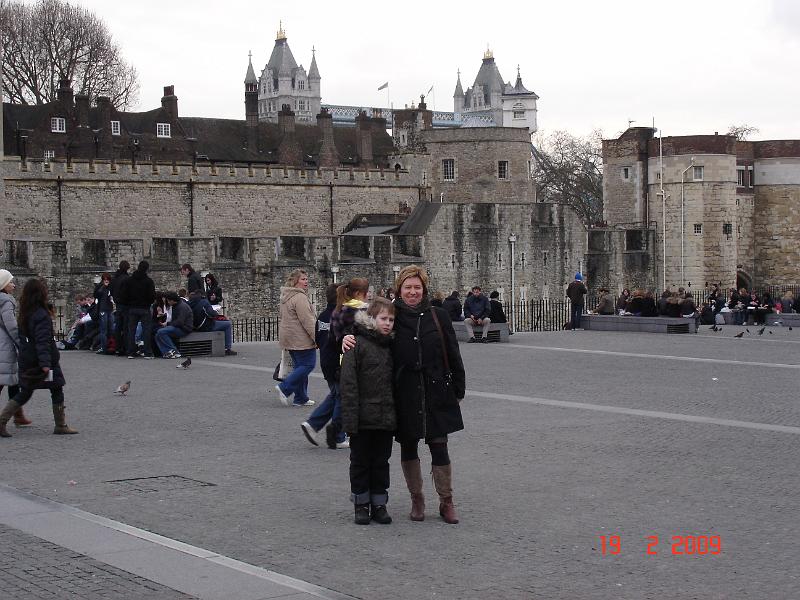 DSC03003.JPG - Thomas og Irina foran Tower of London - den gamle kongeborg