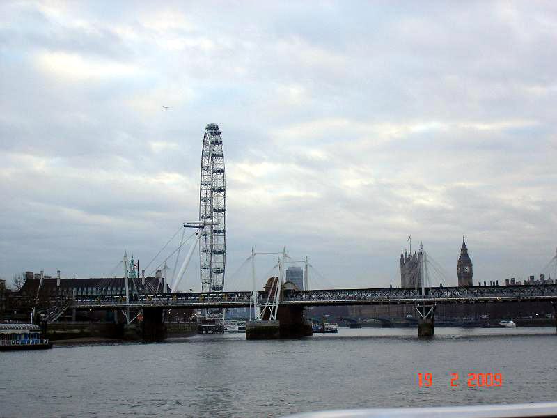 DSC03024.JPG - Londons Eye og Big Ben set fra Themsen
