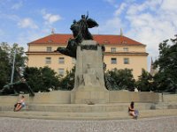Monument som er en hyldest til František Palacký, en tjekkisk historiker og politiker fra det 19. århundrede, med tilnavnet "Nationens Fader" for sin indflydelsesrige rolle i den tjekkiske nationale genoplivning. Monumentet skildrer det gode mod det onde.