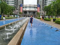 Fang i springvandet foran indgangen til Petronas Philharmonic Hall