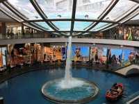 The Rain Oculus i The Shoppes at Marina Bay Sands som er et 74.000 m2 stort indkøbscenter.
