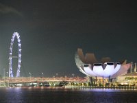 Singapore Flyer og ArtScience Museum by night