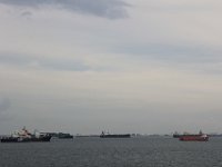 Singapore strædet er et af de travleste maritime steder i verden. Omkring 2000 handelsskibe passere her hver dag.
