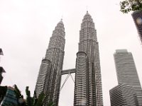Petronas Twin Towers er den fjerde højeste bygning i verden med dens 452 meter.